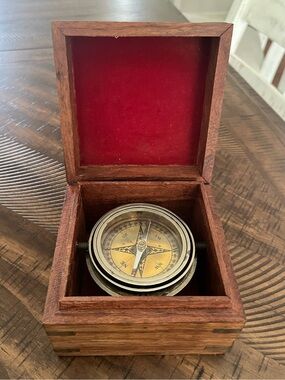 Vintage Decorative Nautical Compass Housed In A Wooden Box 4.5 x 4.5 x 3.5